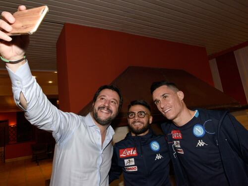 Salvini: "Il problema è Renzi, non i nazi". Ed esplode il caso