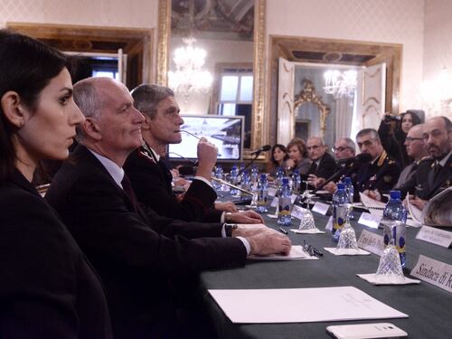 Terrorismo, sicurezza rafforzata a Roma. Centri commerciali e mercatini osservati speciali