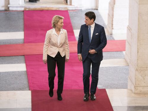 Giuseppe Conte, gaffe con Ursula von der Leyen: sui social tagga la pagina hot