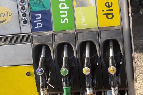 Coronavirus, chiudono anche i benzinai: "Da domani stop al rifornimento carburante"