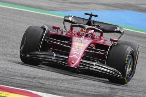 Formula 1, Charles Leclerc trionfa in casa della Red Bull. Sfortuna per la Ferrari di Carlos Sainz