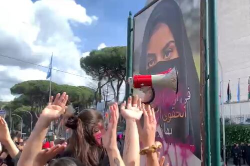 8 marzo, furia di islamici e "femministe al contrario" contro i manifesti di Ceccardi