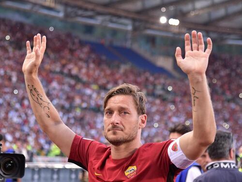 Non ci resta che piangere, il popolo giallorosso saluta Francesco Totti