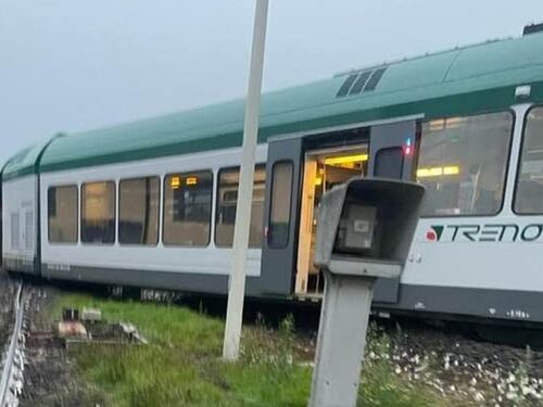 Treno per Brescia deraglia, 17 passeggeri contusi