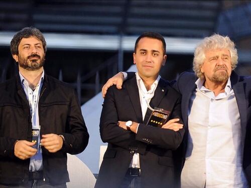 Grillo ferma Fico, non parlerà a Rimini. Chiuso il voto online: "Hacker respinti"