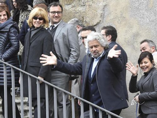Scontro tra Grillo e il Pd. Il comico: "Non sono responsabile del blog"