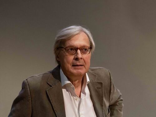Calcio, Sgarbi manda nel panico Inter e Milan: “Pronto il vincolo su San Siro, no alla demolizione”
