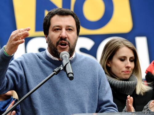 Matteo Salvini a Civitavecchia: barricate contro i rifiuti di Roma