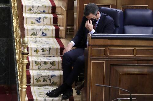 Spagna, Sanchez perde le elezioni e si dimette: cade l’idolo di Schlein