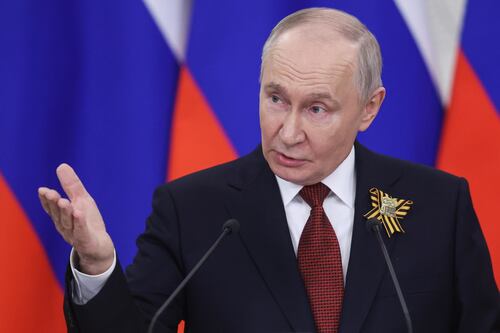 Putin indica Schroeder: "È lui il mediatore ideale tra Russia e UE"