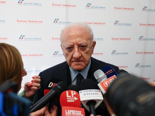Pd, l'attacco frontale di De Luca a Schlein: "Come le idee di Kim Jong-un"