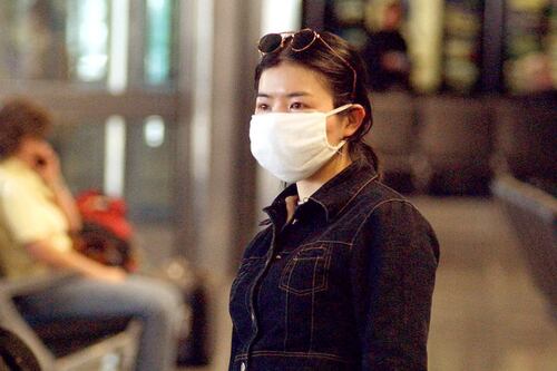 Il virus killer che viene dalla Cina si trasmette da uomo a uomo