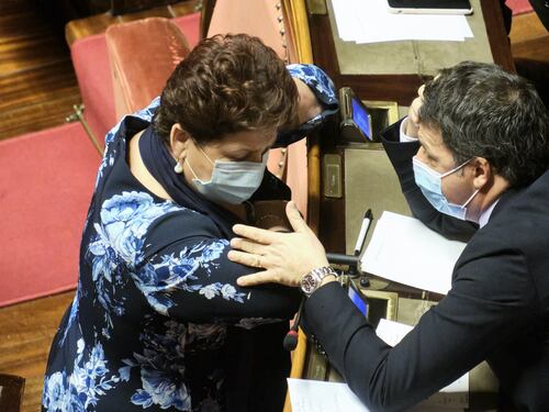 "Conte al capolinea". La Bellanova dà il via, resa dei conti tra Renzi e il premier