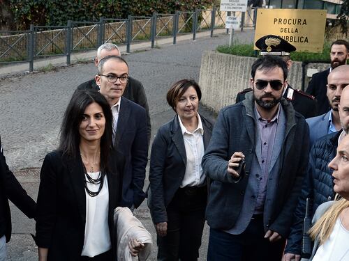 La sopravvivenza della Raggi si gioca in 4 mosse
