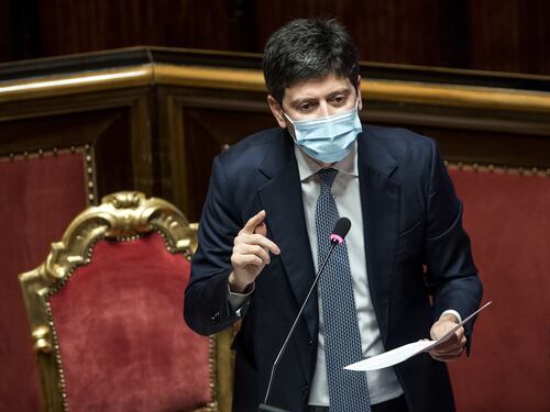 Coprifuoco e ristoranti, il ministro Speranza vuole tenerci ancora chiusi. Spaccatura nel Governo
