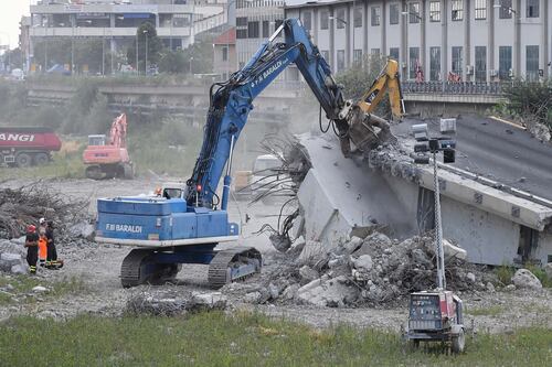 Toti: "Due mesi per demolire il Ponte Morandi"
