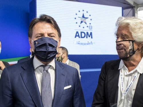 M5s, Giuseppe Conte ora fa fuori Grillo: per il nuovo statuto non conta niente. E Beppe scende a Roma