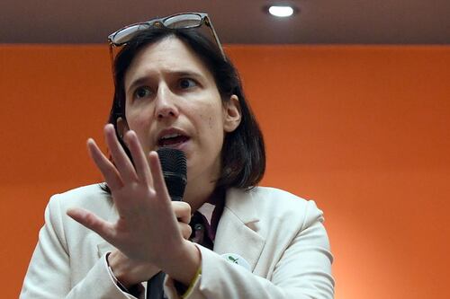 Ue, mezzo Pd si ribella a Elly Schlein: il voto sul riarmo spacca il partito