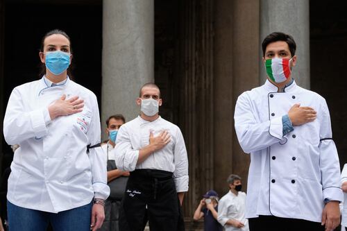 Ristoratori in piazza: a cambiare mestiere non ci pensiamo proprio