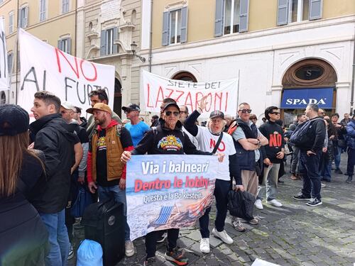 Roma, balneari in piazza: “30mila famiglie a rischio, Meloni ci ascolti”