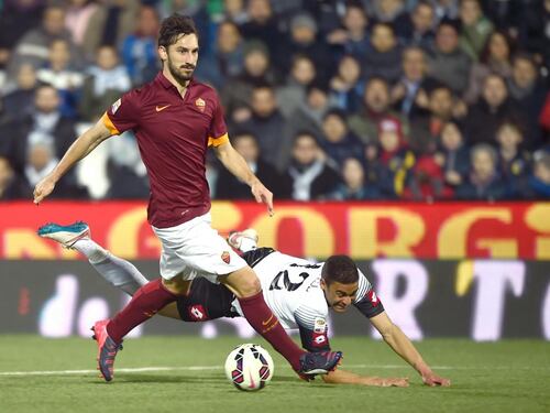 La Roma piange Davide Astori. Da Totti a Nainggolan il dolore degli ex compagni