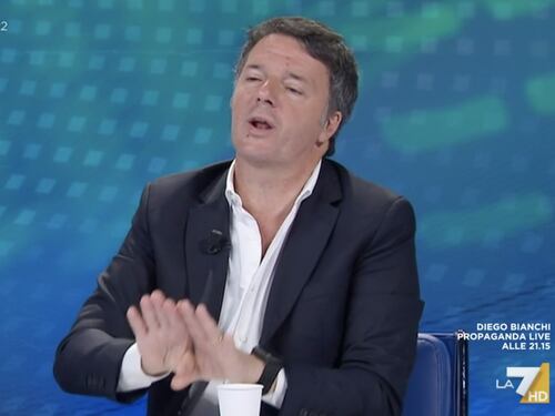 Omnibus, Matteo Renzi scatenato contro il reddito di cittadinanza. Luigi Di Maio sul balcone? Roba "da Tso"