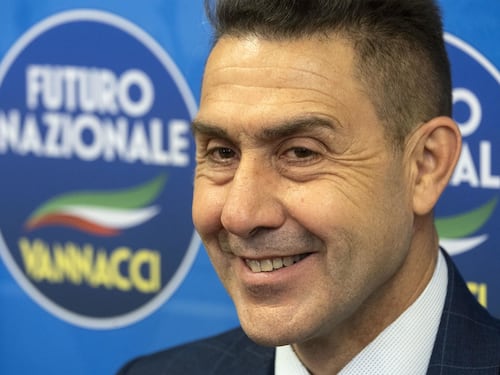 Vannacci, il gioco delle tre carte del generale e il coraggio di Salvini
