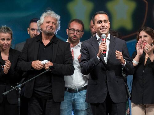Di Maio caccia i giornalisti da un ristorante: "O noi o loro"