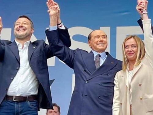 Elezioni politiche, centrodestra unito: Berlusconi, Salvini e Meloni sul palco di Piazza del Popolo