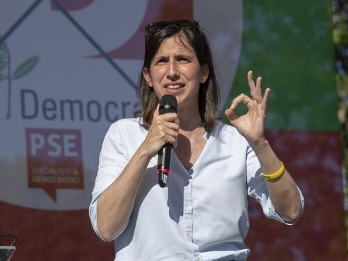 Elly Schlein fa orecchie da mercante, la risposta a Meloni su Schmit è surreale