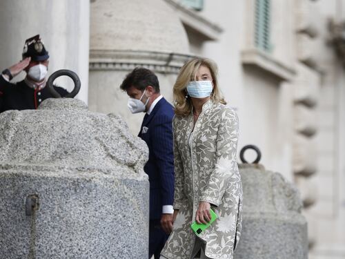 Strada sbarrata per Elisabetta Belloni al Quirinale. Perplessità diffuse, il dubbio sui servizi segreti