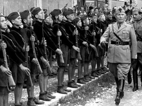 È l'eterno Mussolini l'uomo dell'anno 2017