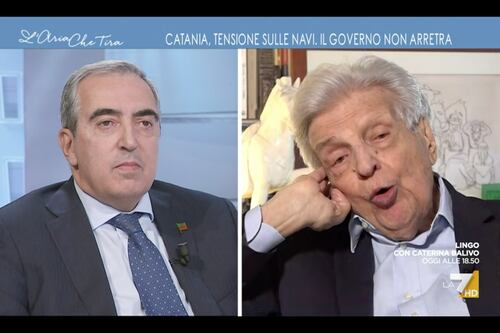 “Morti durante la campagna elettorale di Meloni”. Accusa di Colombo sui migranti: Gasparri lo spiana