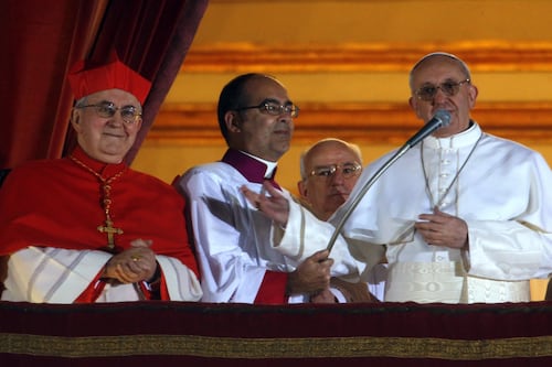 Papa Francesco, i dodici anni del pontificato. La lenta rivoluzione iniziata con l’elezione