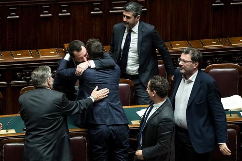 Dl Sicurezza, sì definitivo alla Camera. Festa Lega, gelo M5S. Pd in maschera