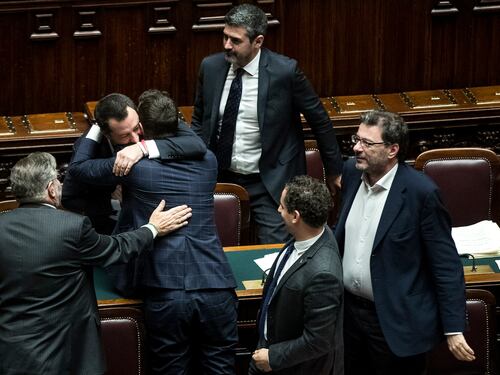 Dl Sicurezza, sì definitivo alla Camera. Festa Lega, gelo M5S. Pd in maschera