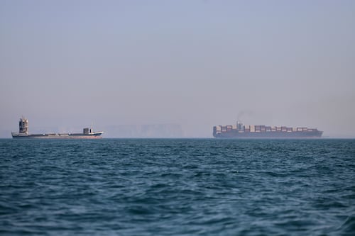 Iran, si muovono le navi. Tajani: "La nostra fra le prime ad attraversare Hormuz"