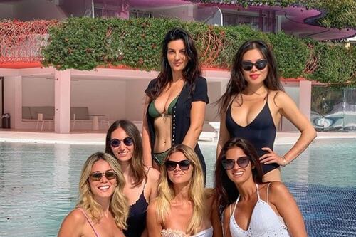 Sexy in piscina con le amiche: Diletta's Angels da impazzire