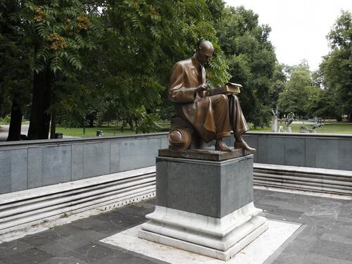 Indro Montanelli, giù le mani dalla statua del grandissimo giornalista