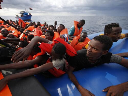 Poveri noi: su tasse e migranti la solita fregatura (europea)