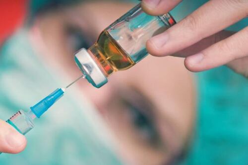 Sui vaccini è scontro: Regioni pronte a ricorrere alla Consulta