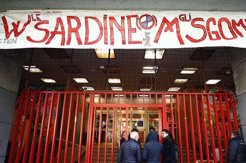 Le sardine gettano la maschera: assemblea nel centro sociale okkupato