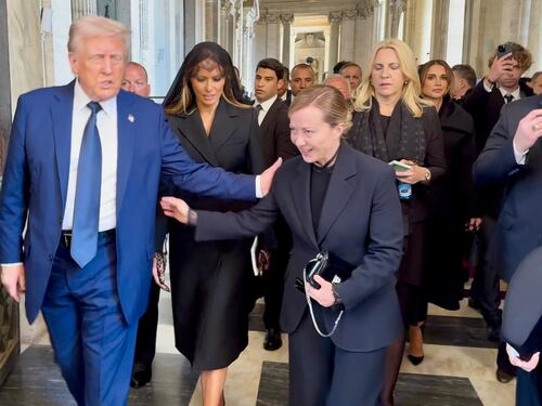 Roma diventa il centro della diplomazia. Il breve incontro Meloni-Trump