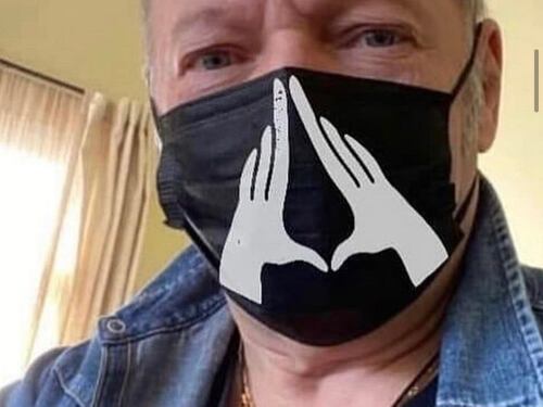 Coronavirus, la verità di Vasco Rossi sui tamponi (con mascherina hot)