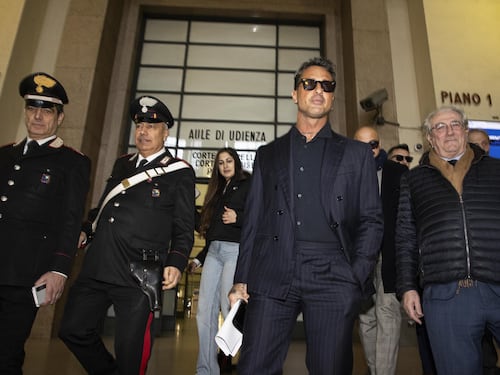 Fabrizio Corona, azione legale di Mediaset dietro la cancellazione dai social. Cosa svela Meta