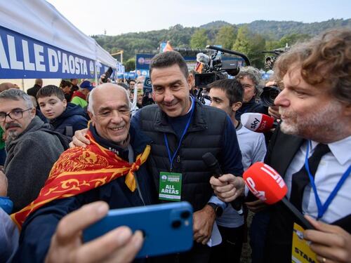 Pontida, bagno di folla per Vannacci: "La cittadinanza non si regala"