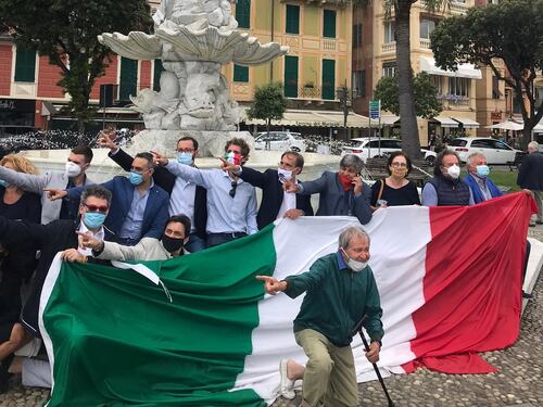 "Giù le mani dalla statua di Cristoforo Colombo". La Russa guida la protesta di FdI