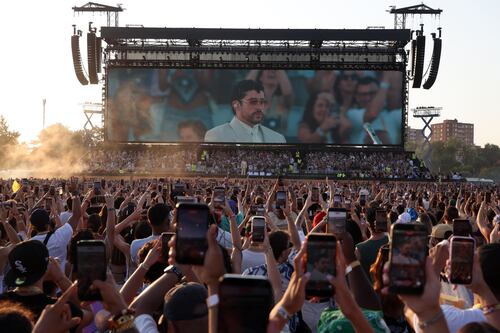 Bad Bunny a Milano, nubifragio crea il caos: concerto interrotto dopo mezz'ora