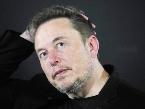 Musk invoca la guerra civile in Gran Bretagna. “Irresponsabile”, insorge il governo