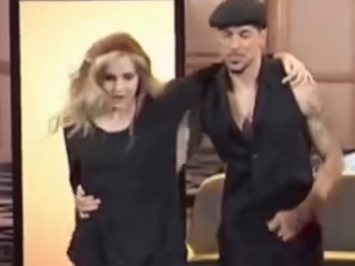 Amici, Lorella Cuccarini lascia a bocca aperta. Maria De Filippi deve intervenire